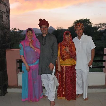 The Royale Country Retreat Bed & Breakfast Udaipur Bagian luar foto
