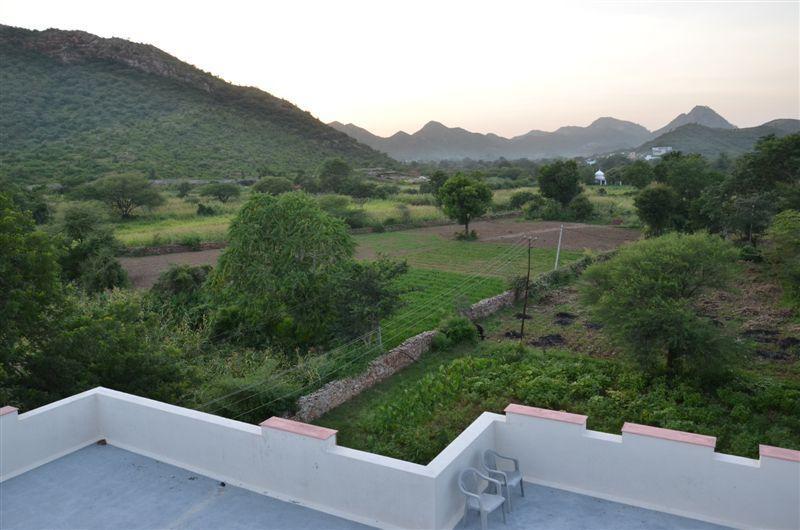 The Royale Country Retreat Bed & Breakfast Udaipur Bagian luar foto