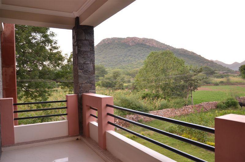 The Royale Country Retreat Bed & Breakfast Udaipur Bagian luar foto