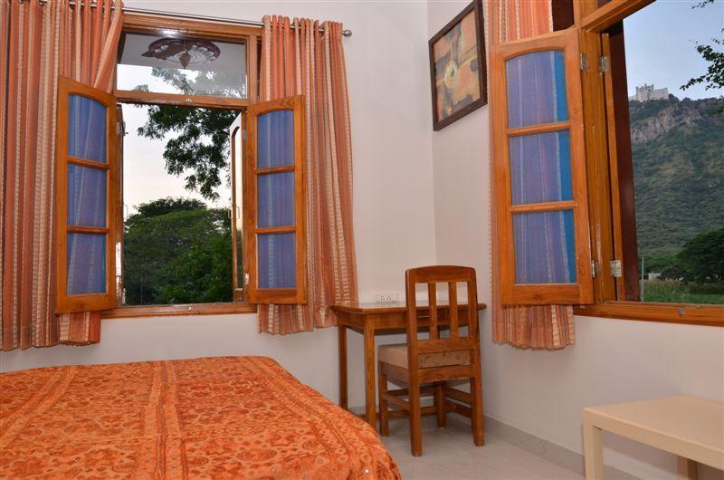 The Royale Country Retreat Bed & Breakfast Udaipur Bagian luar foto
